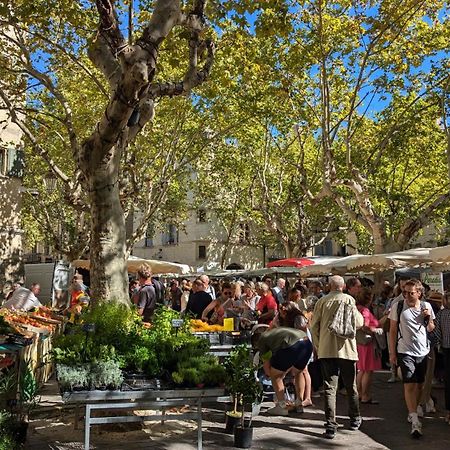 Une Chambre A Uzes Luaran gambar