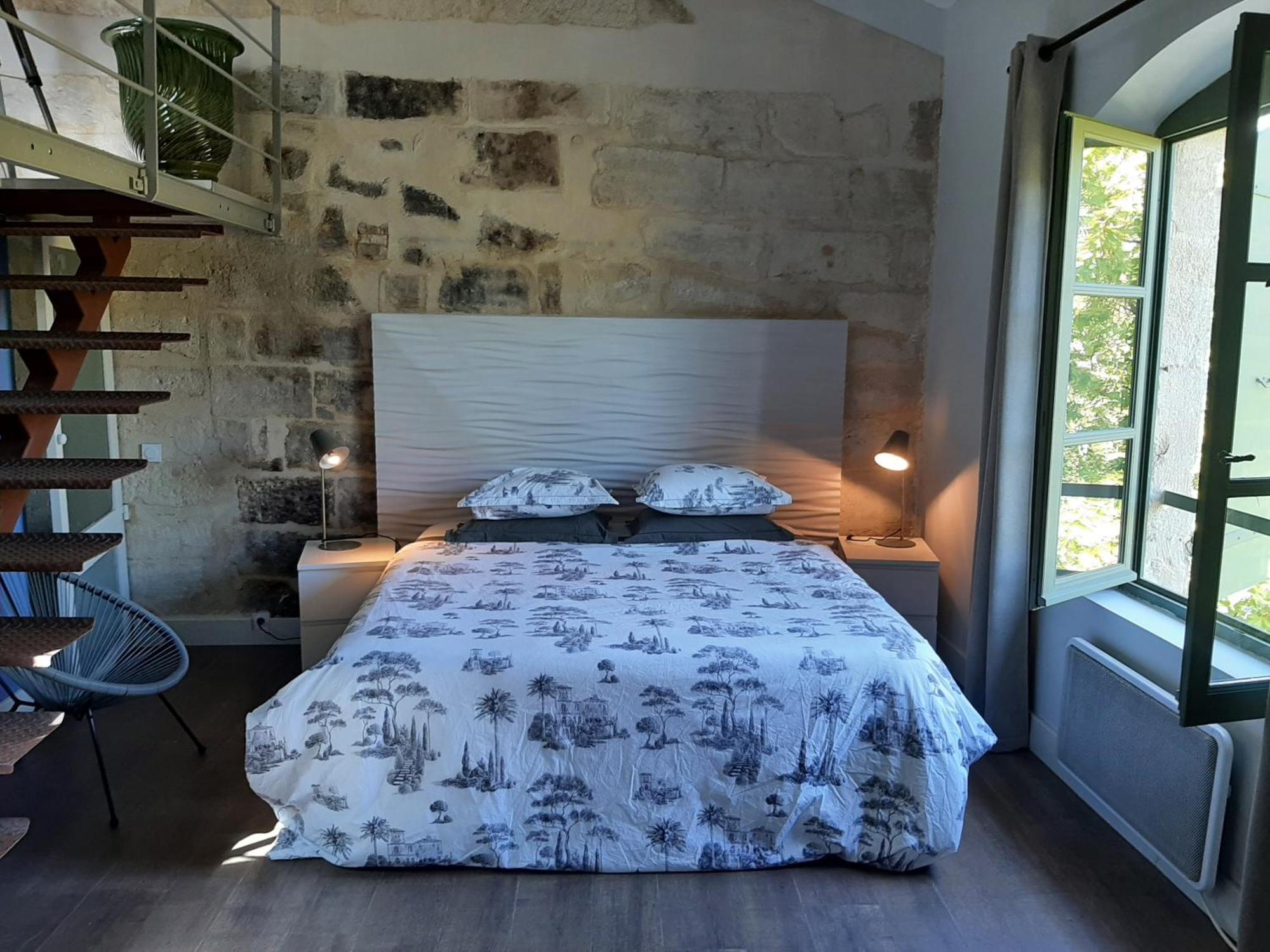 Une Chambre A Uzes Luaran gambar
